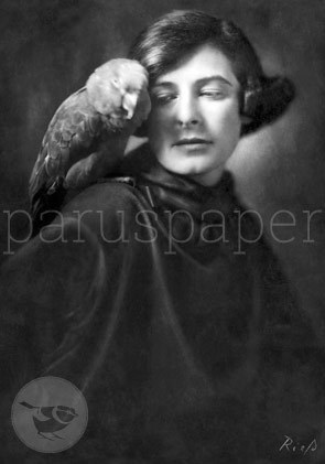 Postkarte "Selbstporträt mit Papagei"