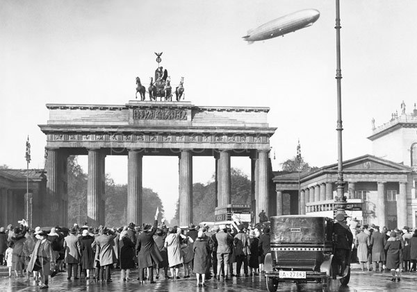 Postkarte "Berlin grüßt den Zeppelin"